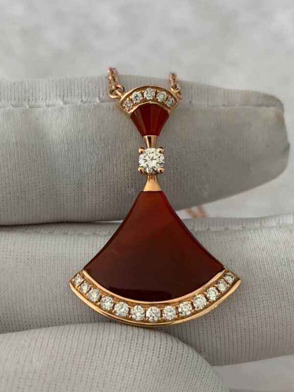 Premium 1:1 Bvlgari Divas' Dream Pendant Necklace with Chain Set with Red Carnelian Elements, A Round Brilliant-Cut Diamond and Pavé Diamonds Replica – Custom Solid 18k Rose Gold