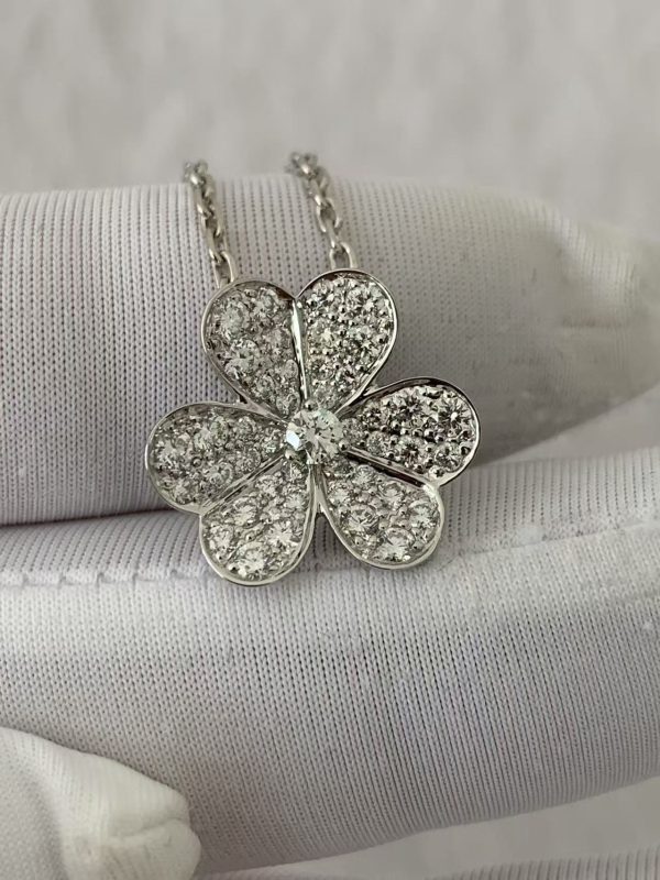 Custom Van Cleef & Arpels Frivole pendant Small Model