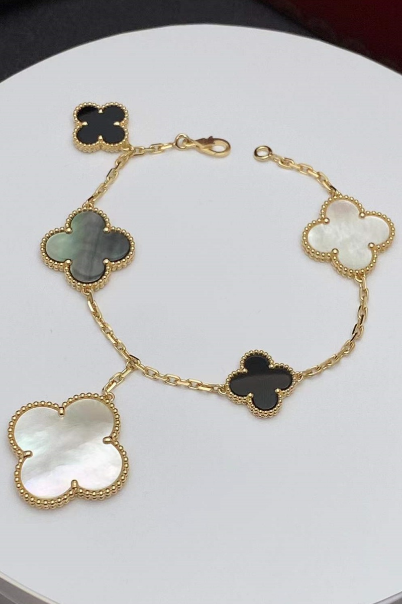 Custom Solid 18k Gold Van Cleef & Arpels Jewelry Magic Alhambra Bracelet
